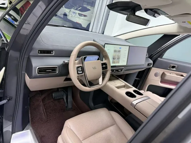 Li Auto MEGA — Фото автомобиля 4