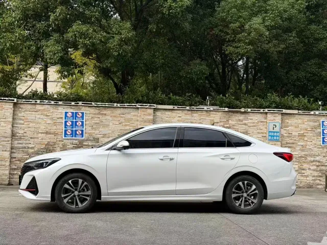 Changan Eado — Фото автомобиля 3