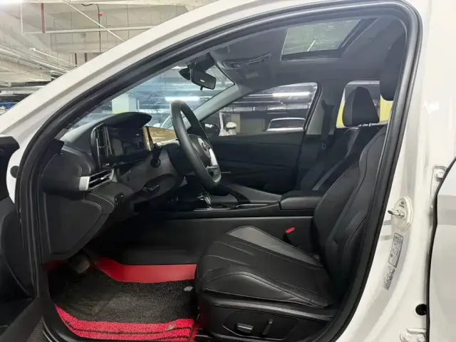 Hyundai Elantra 2022 1.5L CVT LUX Premium Edition — Фото автомобиля 7