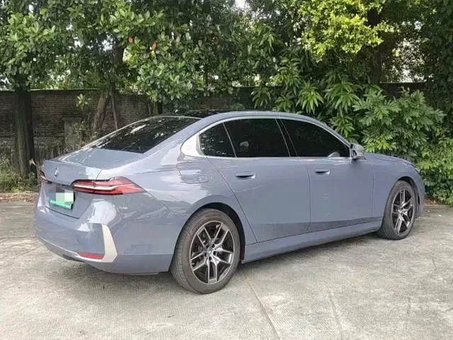BMW i5 — Фото автомобиля 14