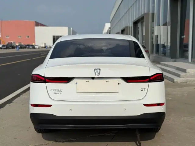 Roewe D7 — Фото автомобиля 4