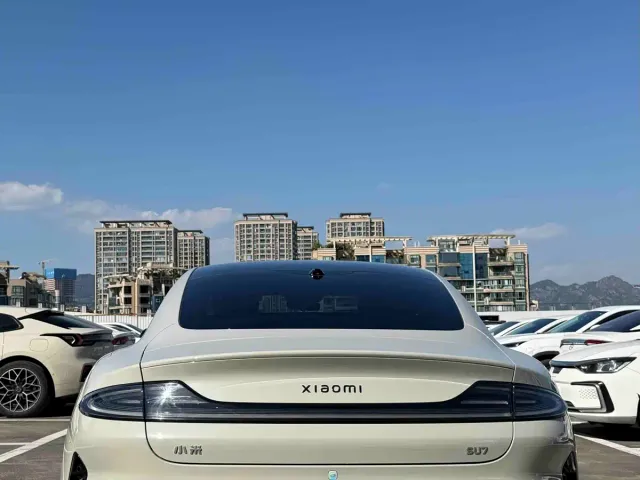 Xiaomi SU7 — Фото автомобиля 8