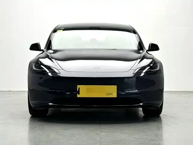 Tesla Model 3 — Фото автомобиля 2