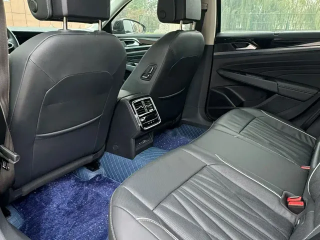 Volkswagen Passat — Фото автомобиля 7