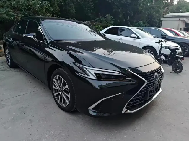 Lexus ES — Фото автомобиля 2