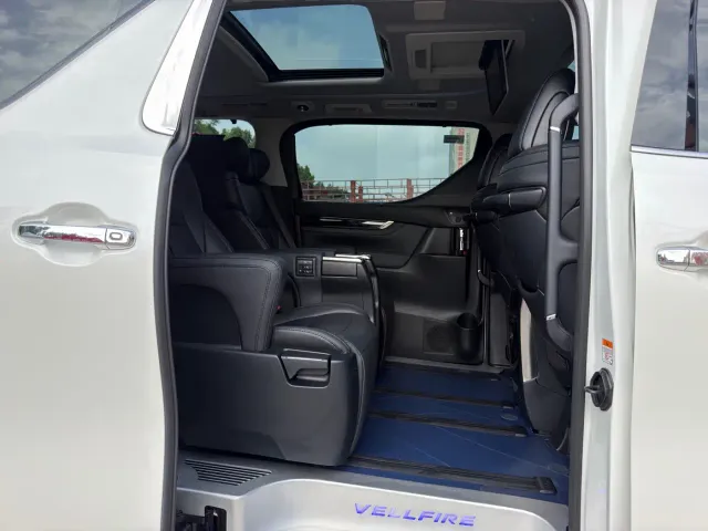Toyota Vellfire — Фото автомобиля 10
