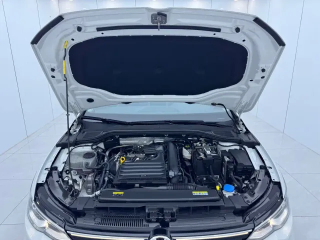Volkswagen Golf — Фото автомобиля 16