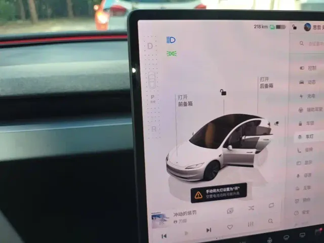 Tesla Model 3 — Фото автомобиля 9