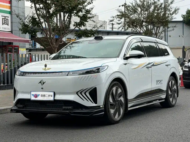 Фотография автомобиля — Dongfeng eπ 008