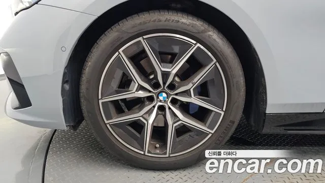 BMW 5-Series — Фото автомобиля 5