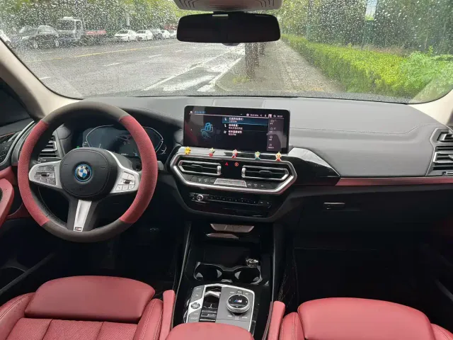 BMW iX3 — Фото автомобиля 6