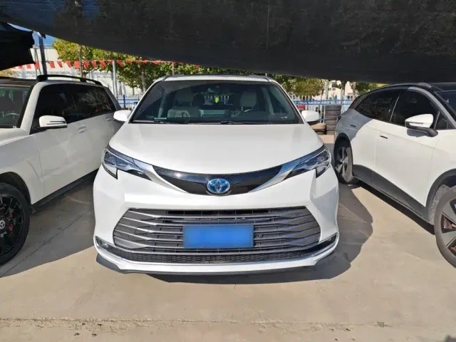 Toyota Sienna — Фото автомобиля 5
