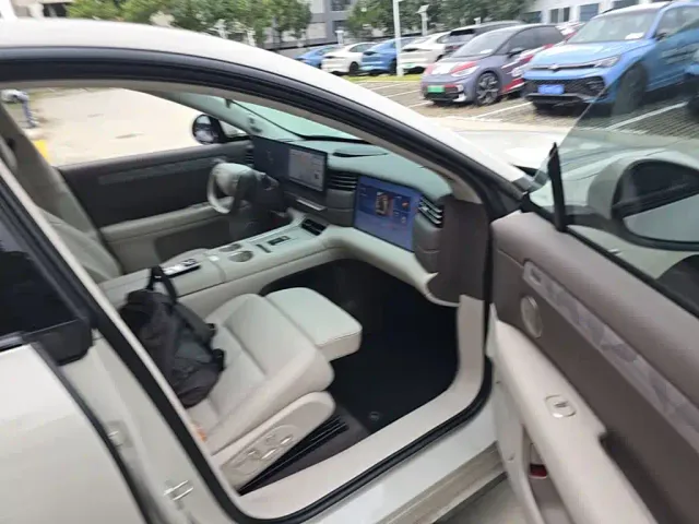 IM Motors LS6 — Фото автомобиля 8