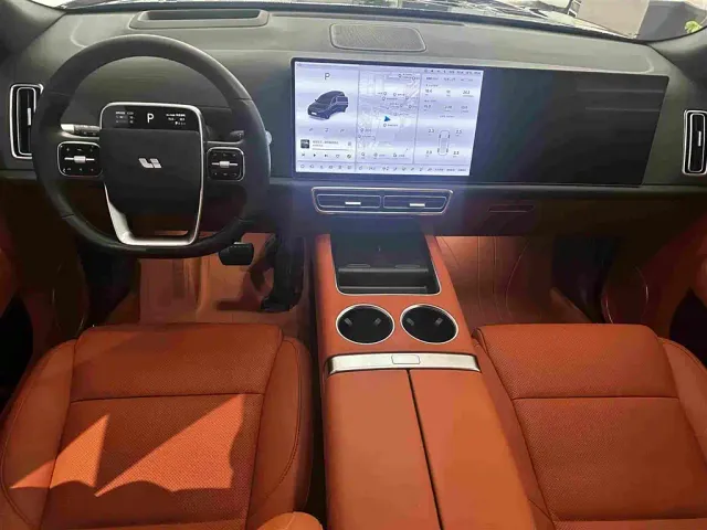 Li Auto L9 — Фото автомобиля 12