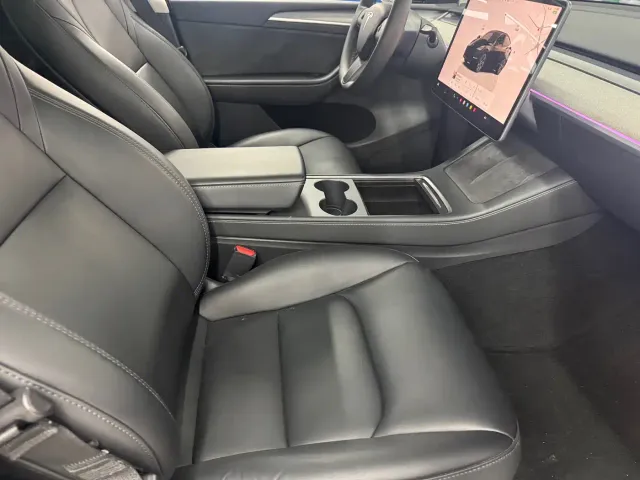 Tesla Model Y — Фото автомобиля 4