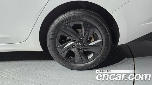 Hyundai AVANTE — Фото автомобиля 21