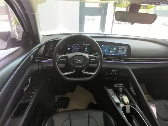 Hyundai Elantra — Фото автомобиля 10