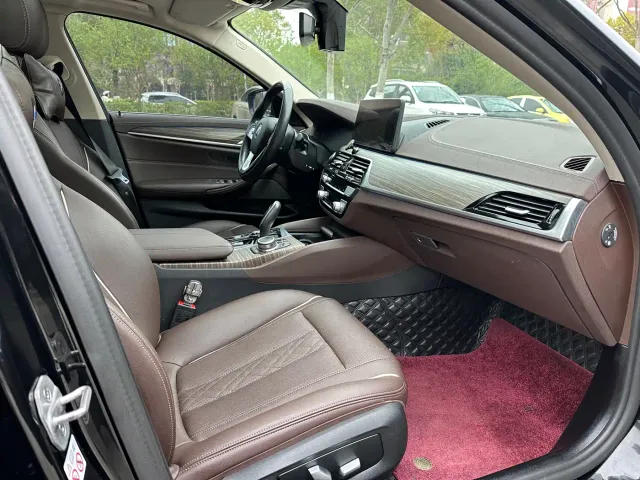 BMW 5 Series — Фото автомобиля 12