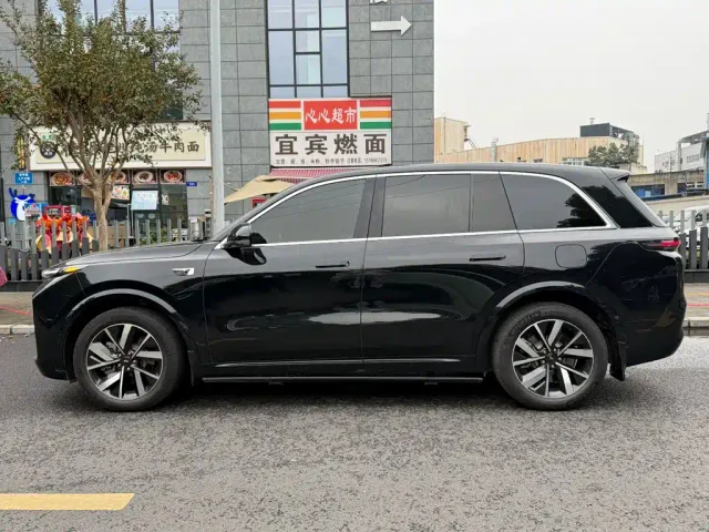 Li Auto L8 — Фото автомобиля 3