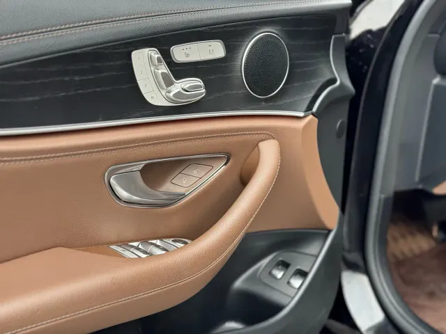 Mercedes-Benz E-Class — Фото автомобиля 21