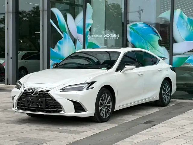 Фотография автомобиля — Lexus ES