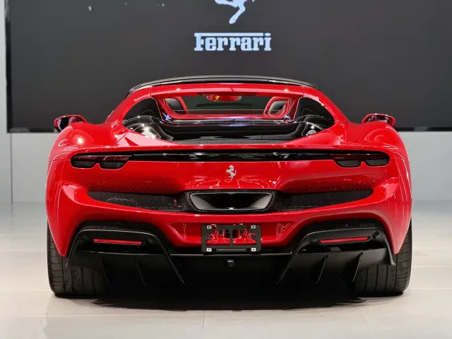 Ferrari 296 — Фото автомобиля 4