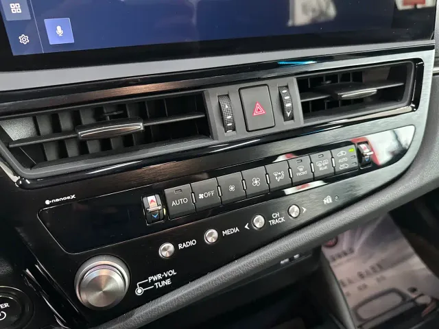 Lexus ES — Фото автомобиля 13