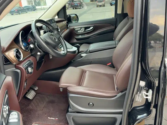 Mercedes-Benz V-Class — Фото автомобиля 11