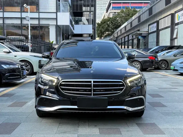 Mercedes-Benz E-Class — Фото автомобиля 2
