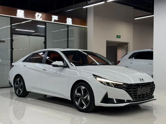 Hyundai Elantra — Фото автомобиля 3
