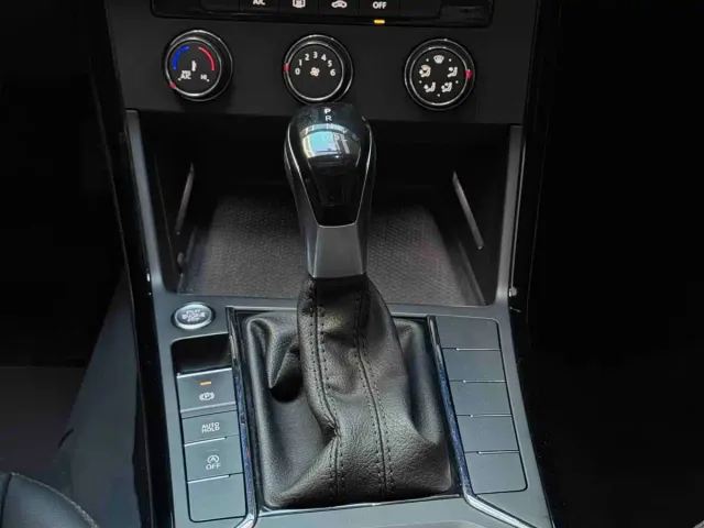 Volkswagen Passat — Фото автомобиля 12