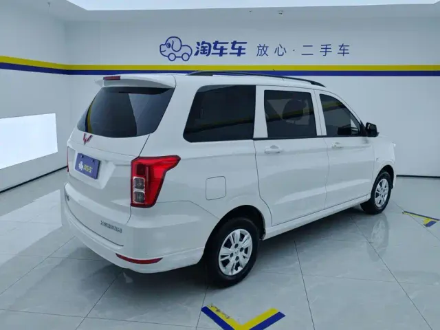Wuling Hongguang — Фото автомобиля 3