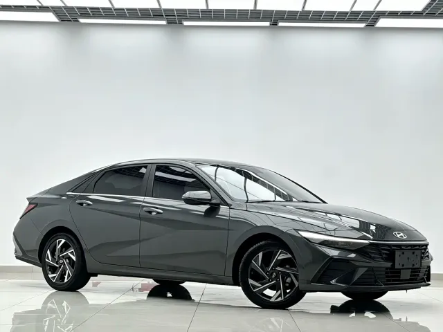 Hyundai Elantra 2023 Model 1.5L CVT LUX Premium Edition — Фото автомобиля 2