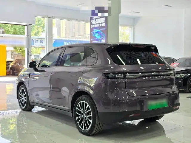 Leapmotor B10 — Фото автомобиля 5