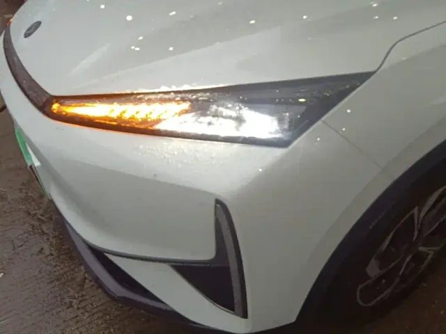 Dongfeng Fengshen L7 — Фото автомобиля 23