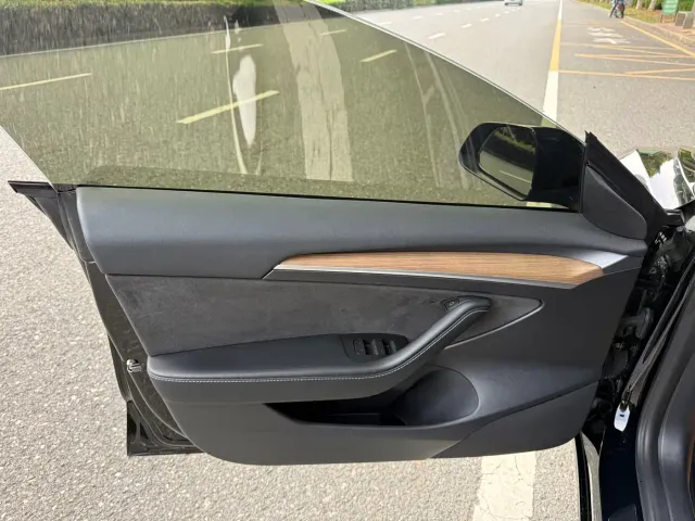 Tesla Model 3 — Фото автомобиля 9