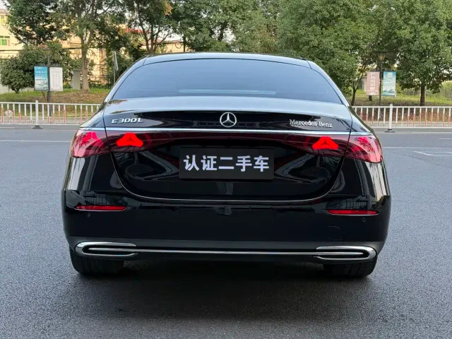 Mercedes-Benz E-Class — Фото автомобиля 5