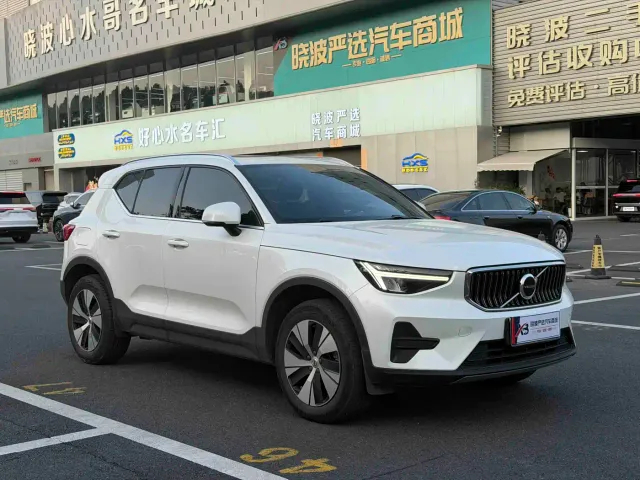 Volvo XC40 — Фото автомобиля 6