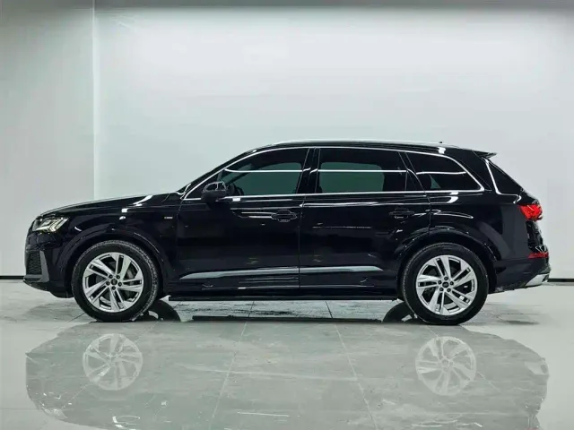 Audi Q7 — Фото автомобиля 3