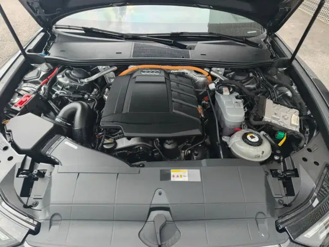 Audi Audi A6L New Energy 2022 55 TFSI e quattro — Фото автомобиля 14