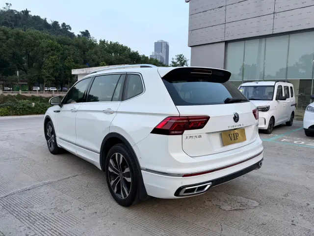 Volkswagen Tiguan L — Фото автомобиля 7