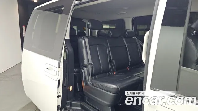 Hyundai Staria Staria Tourer 11 мест — Фото автомобиля 11