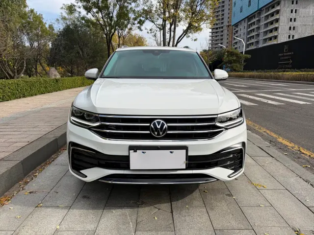 Volkswagen Tiguan L — Фото автомобиля 2
