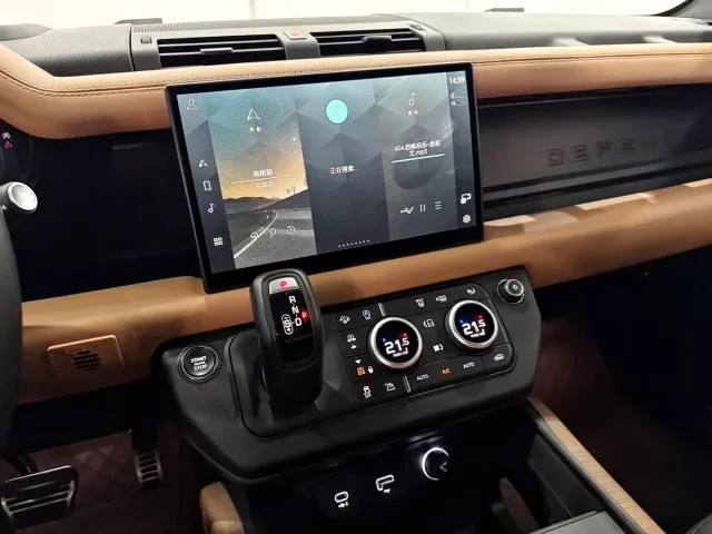 Land Rover Defender — Фото автомобиля 15