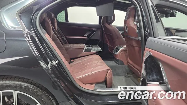 BMW 7 Series G70 — Фото автомобиля 18
