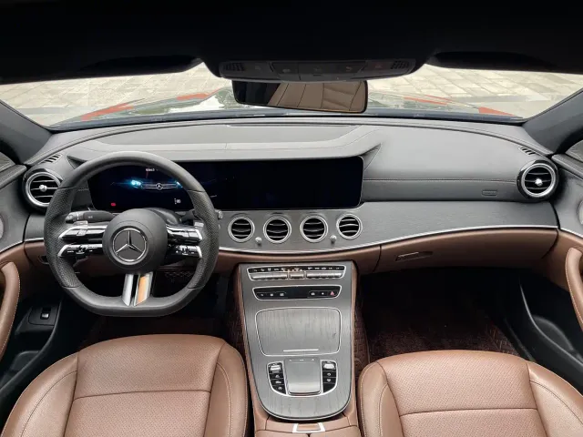 Mercedes-Benz E-Class — Фото автомобиля 5