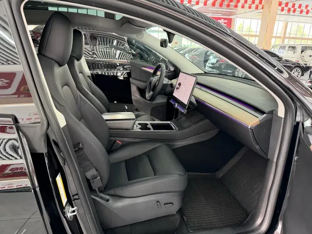 Tesla Model Y — Фото автомобиля 12