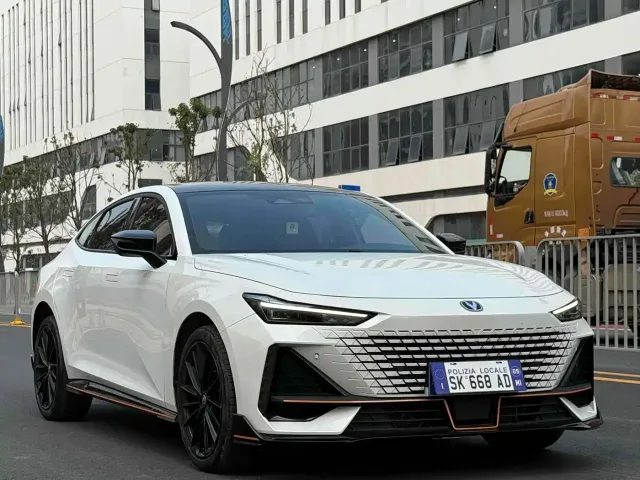 Changan UNI-V — Фото автомобиля 3