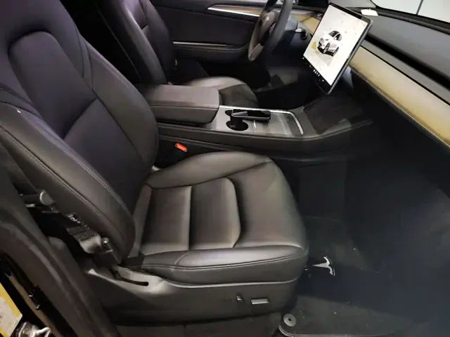 Tesla Model Y — Фото автомобиля 24