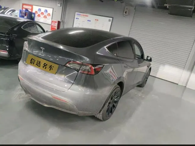 Tesla Model Y — Фото автомобиля 6